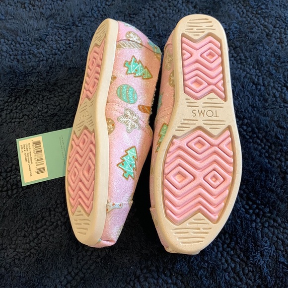 TOMS pink sugar cookie shoe, size 6 & 7 - Picture 5 of 11